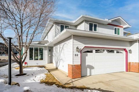 88 Scenic Gardens NW Calgary AB T3L 1Y6
