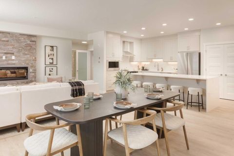 2117 81 Street SW 2113 Calgary AB T3H 6H5