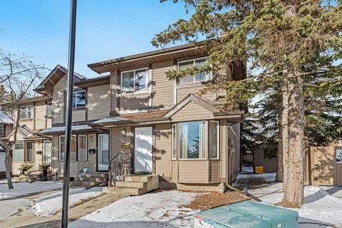 49 Range Gardens NW Calgary AB T3G 2H1