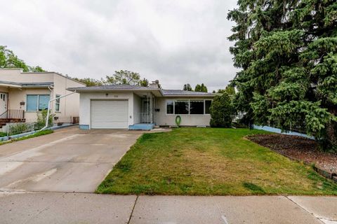733 4 Street S Lethbridge AB T1J 2A7