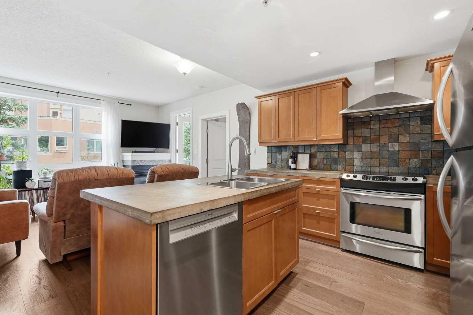 532 5 Avenue NE 305