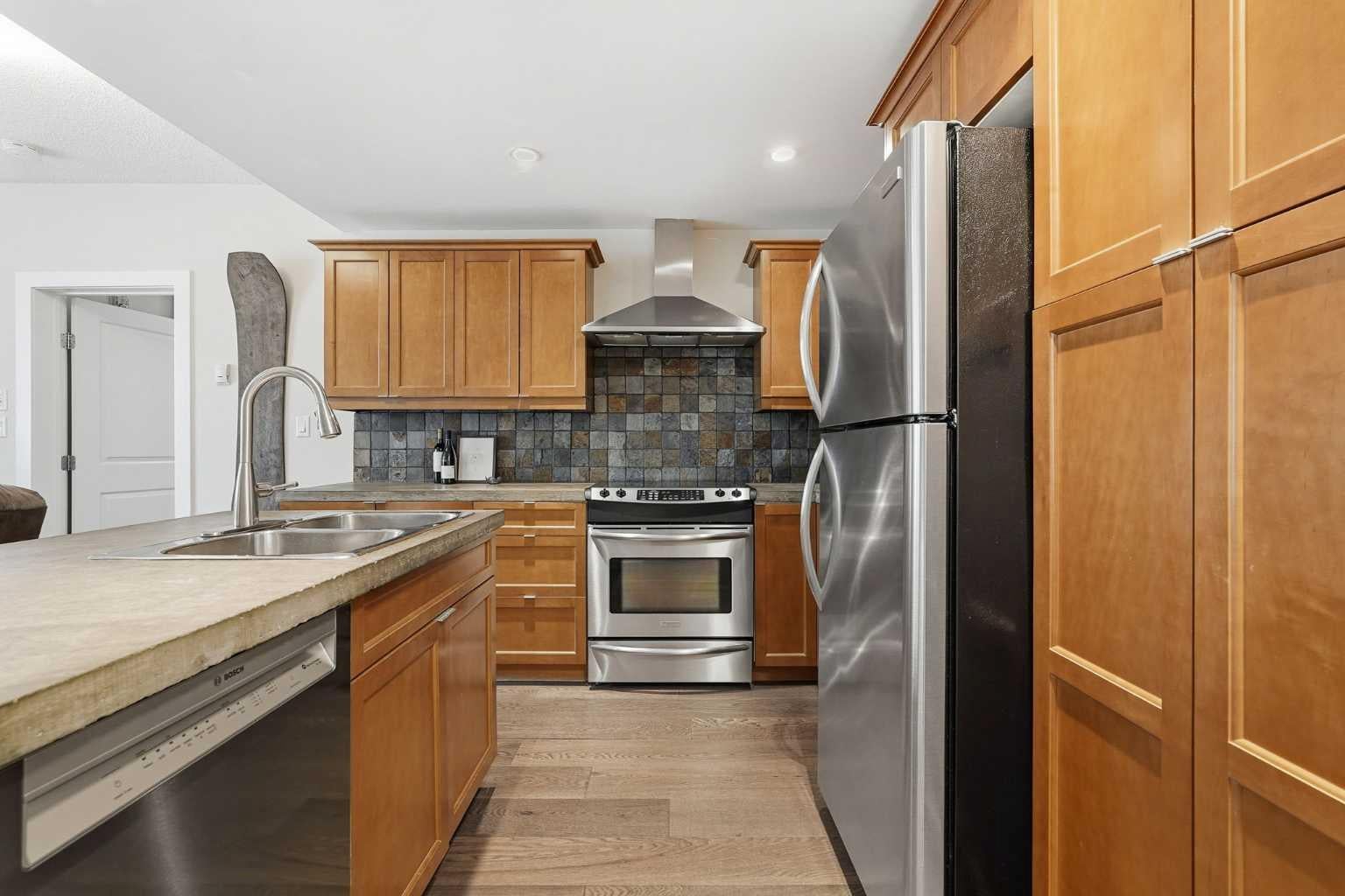 532 5 Avenue NE 305