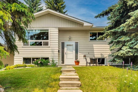 Photo of 5212 Valiant Drive NW, Calgary, AB T3A 0Y7 (MLS # A2348497)