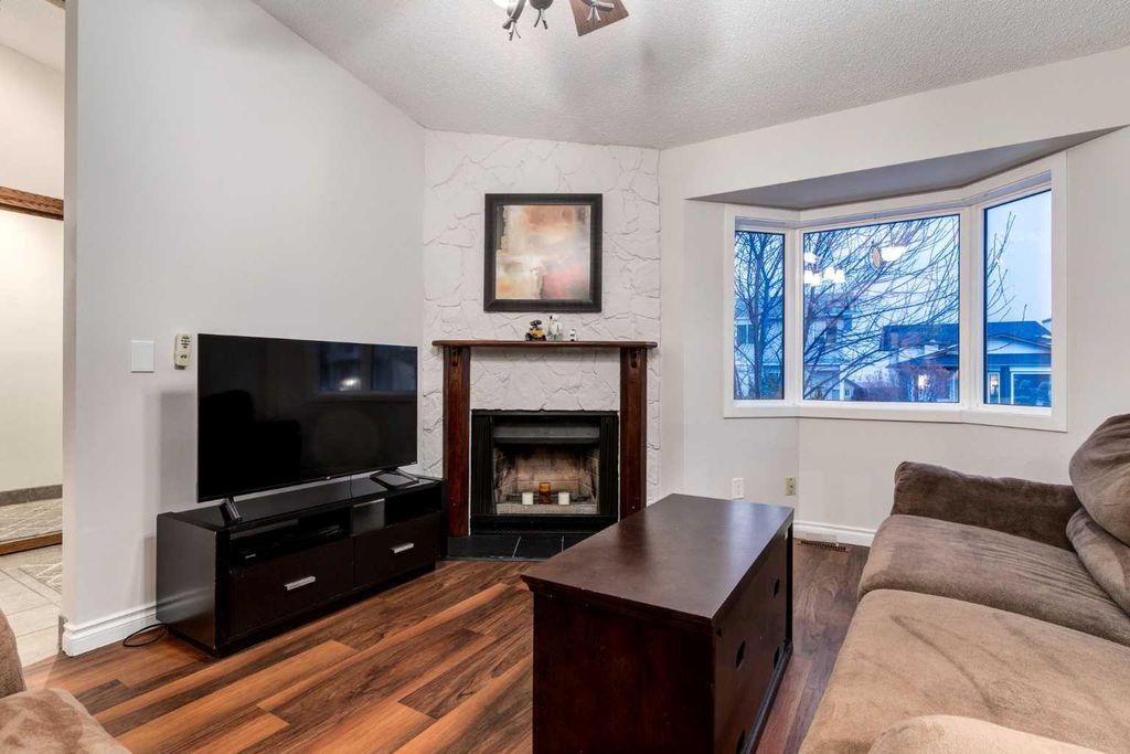 Photo of 27 BEDFIELD Close NE, Calgary, AB T3K 3L3 (MLS # A2252638)