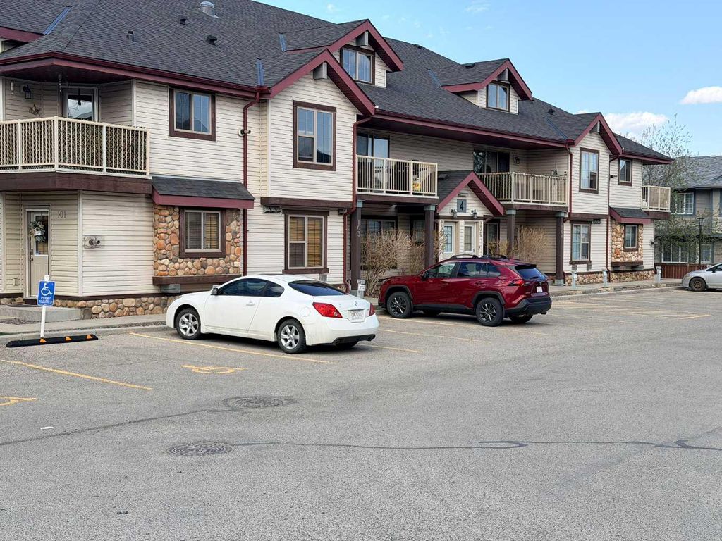 Photo of 4 Everridge Square SW #104, Calgary, AB T2Y 5G9 (MLS # A2309103)