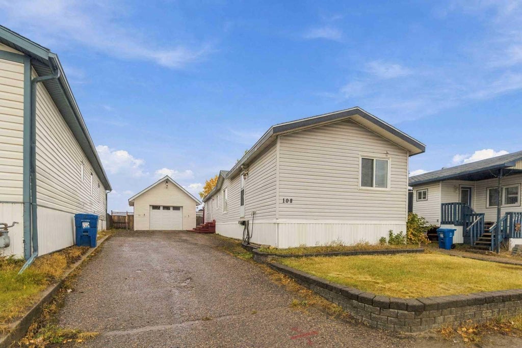 Photo of 108 Gregoire Crescent, Fort McMurray, AB T9H 2L2 (MLS # A2351829)