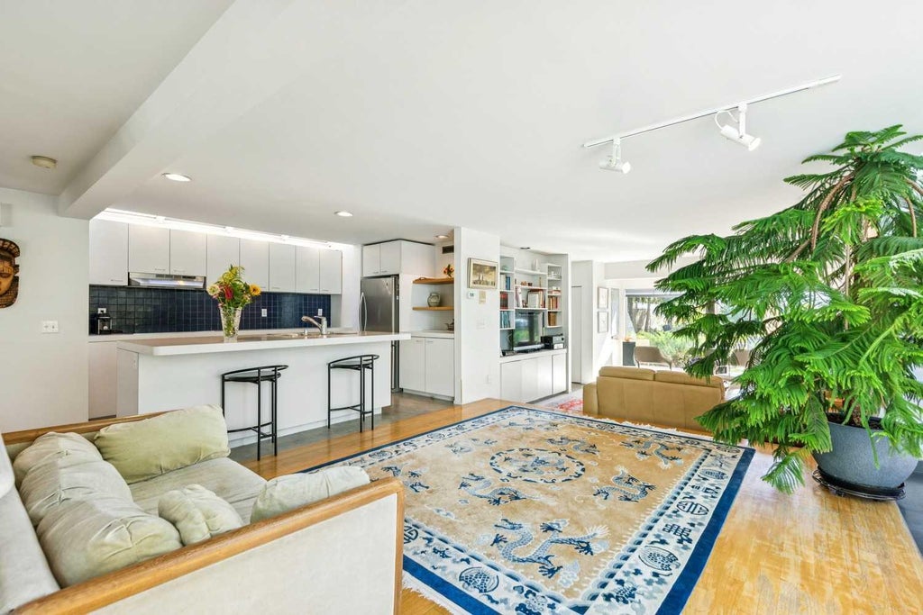 Photo of 914 7A Street NW, Calgary, AB T2M 3J3 (MLS # A2279552)
