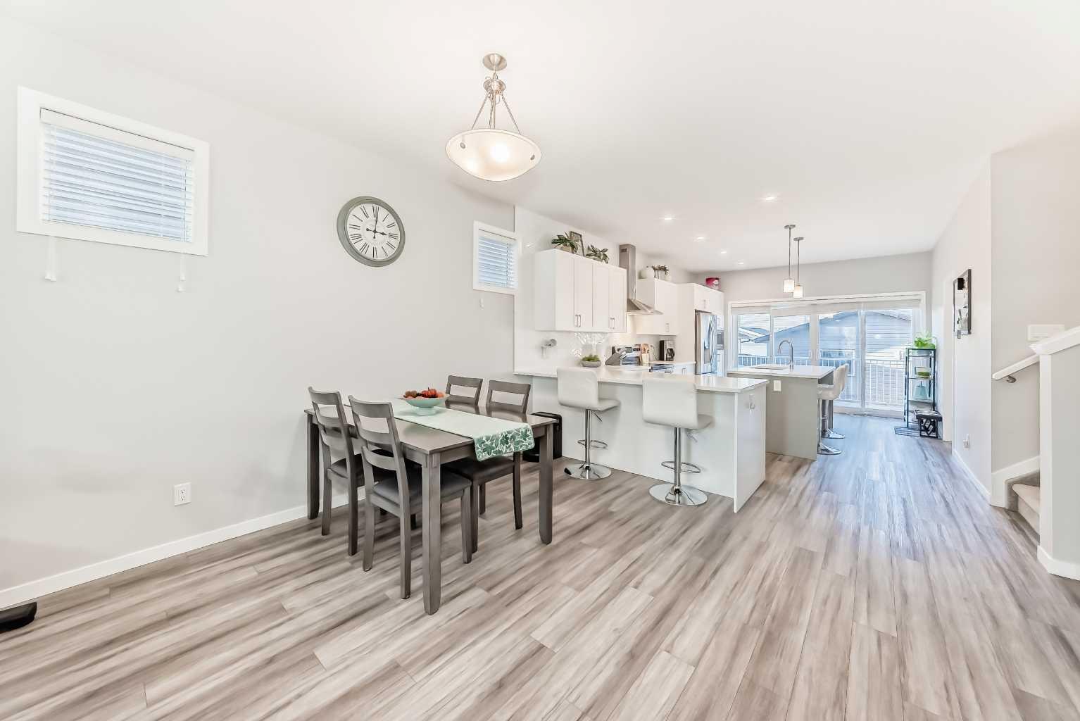 1098 Copperfield Boulevard SE