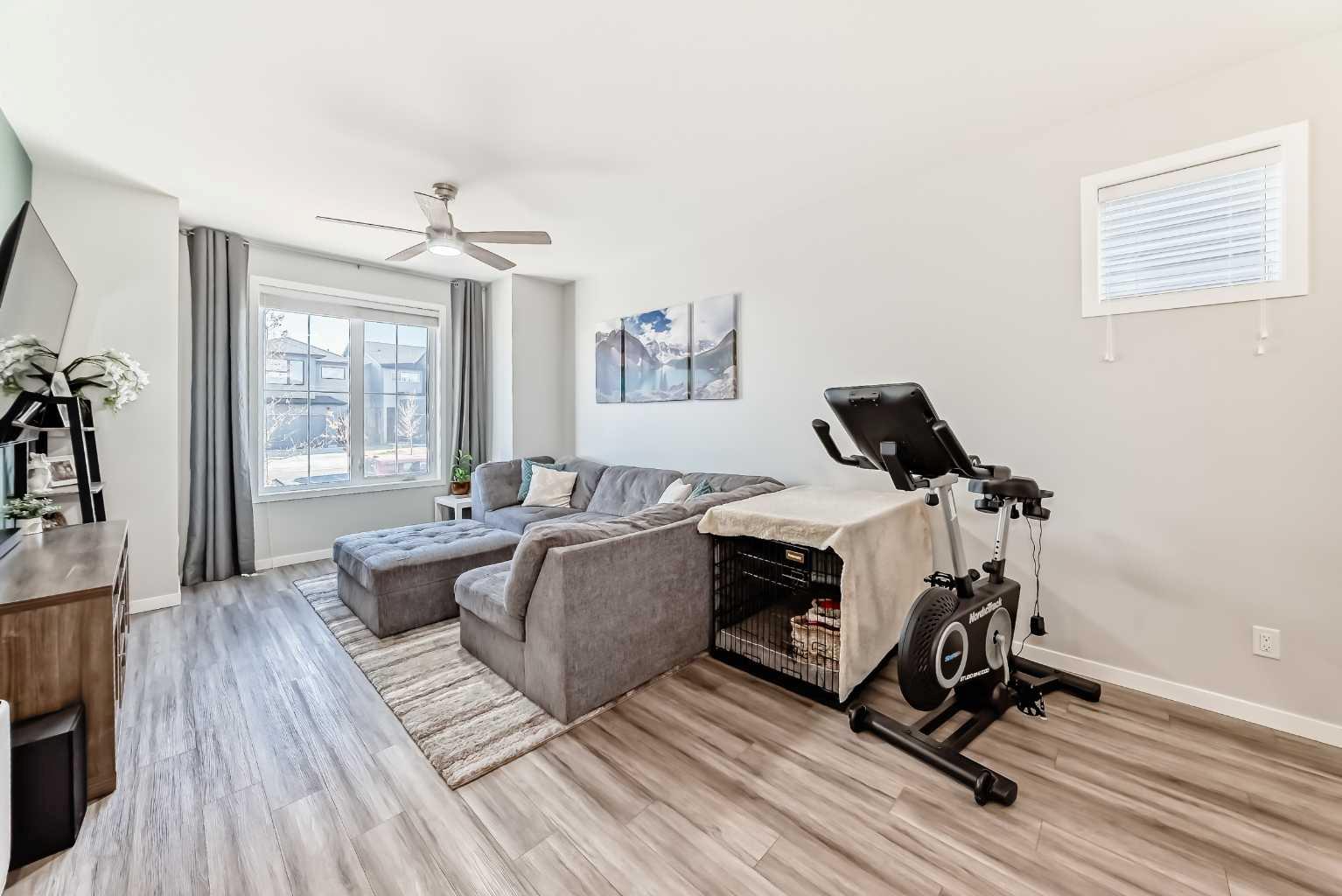 1098 Copperfield Boulevard SE