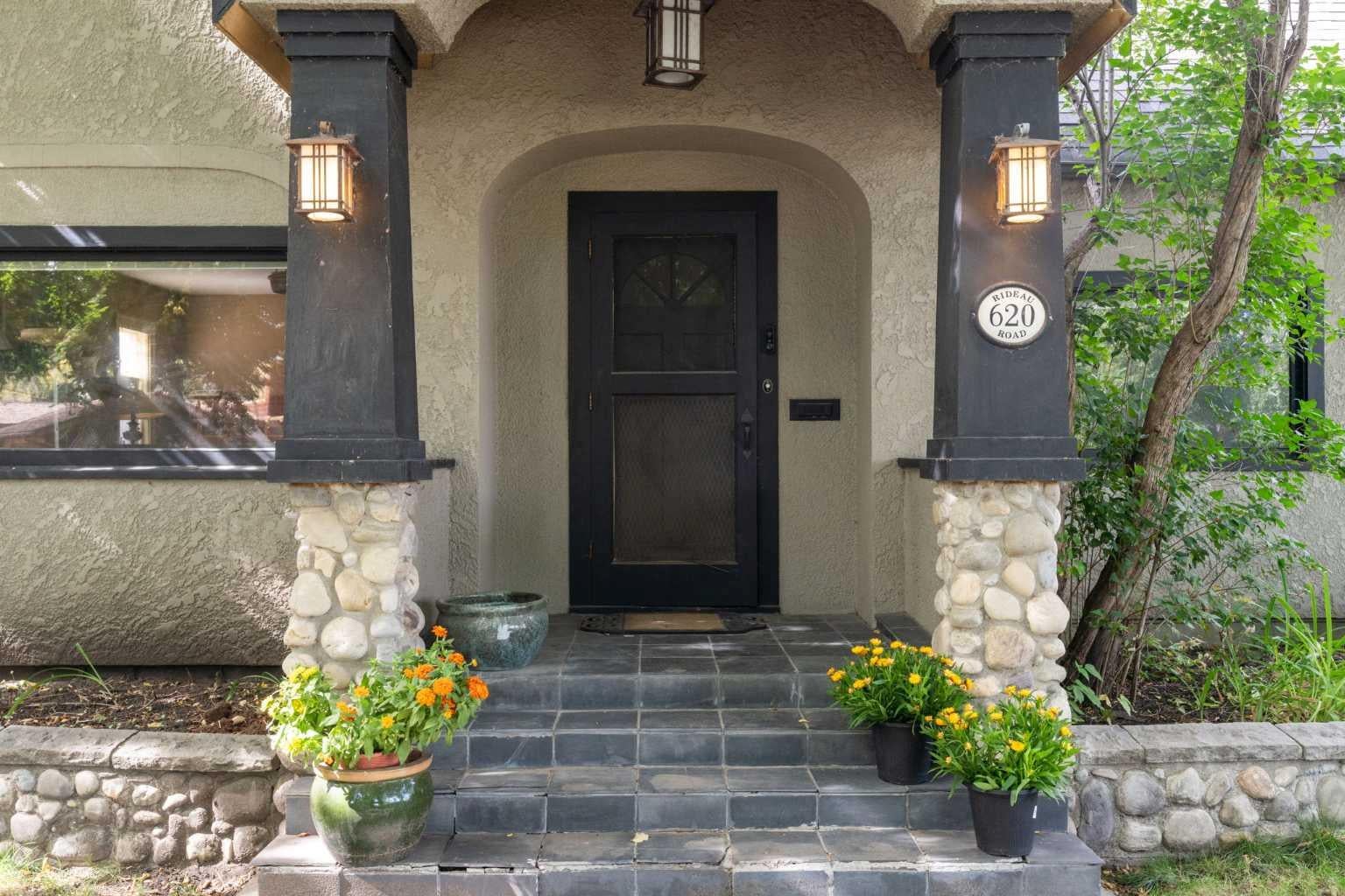 620 Rideau Road SW