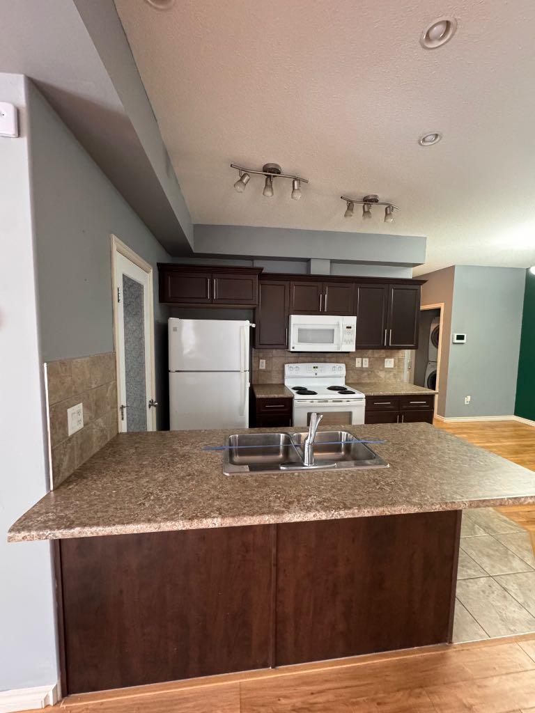 109 Fontaine Crescent 102