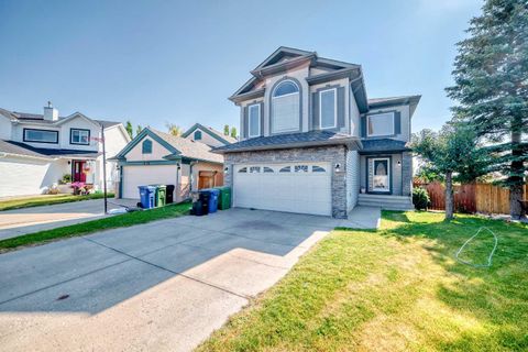 41 Covette Bay NE Calgary AB T3K 4S9