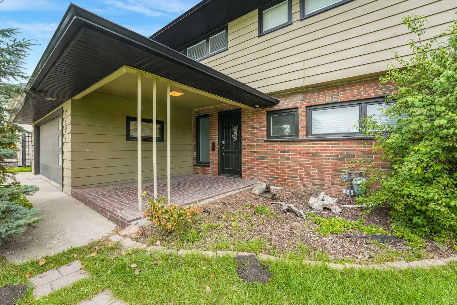 2404 Sovereign Crescent SW