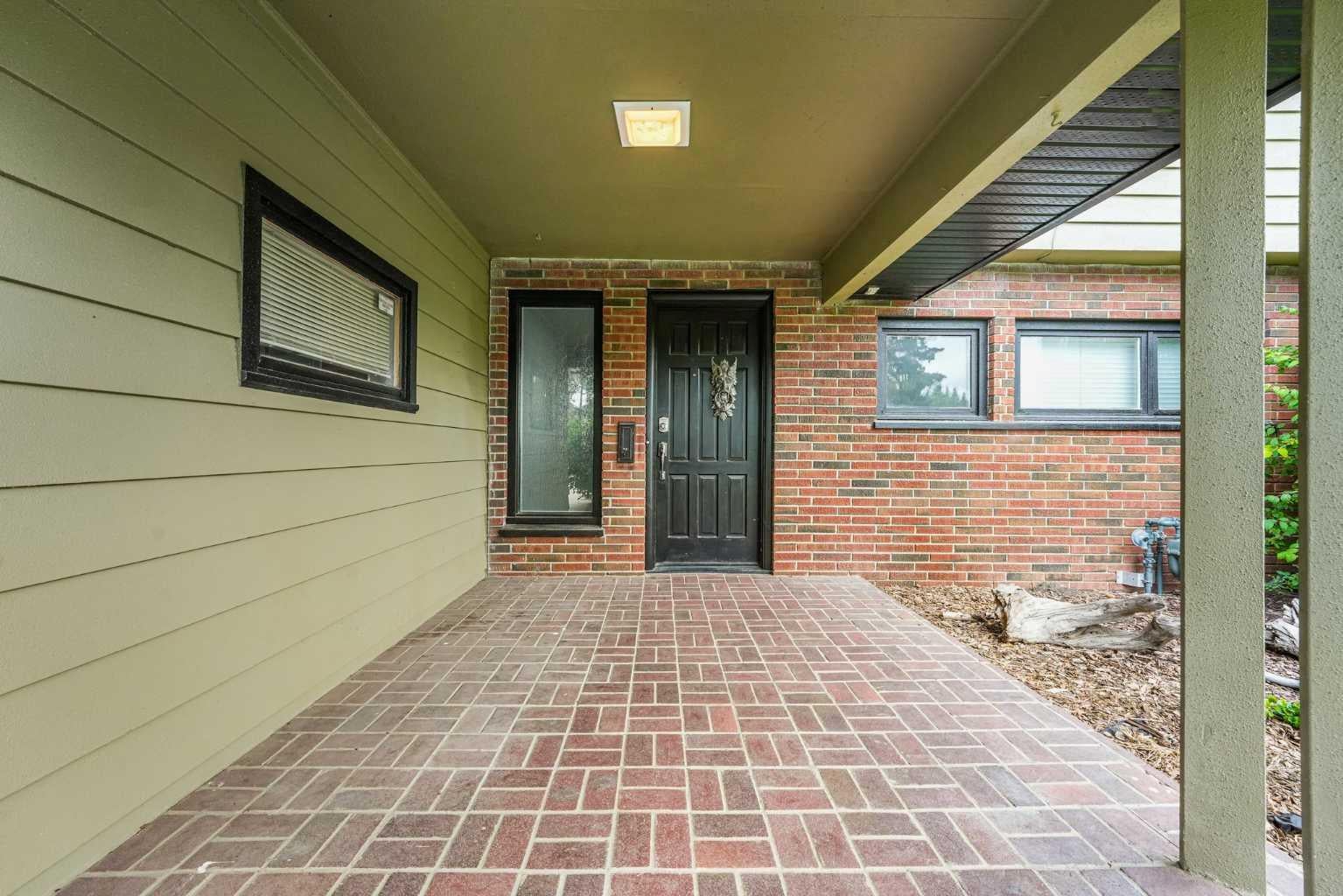 2404 Sovereign Crescent SW
