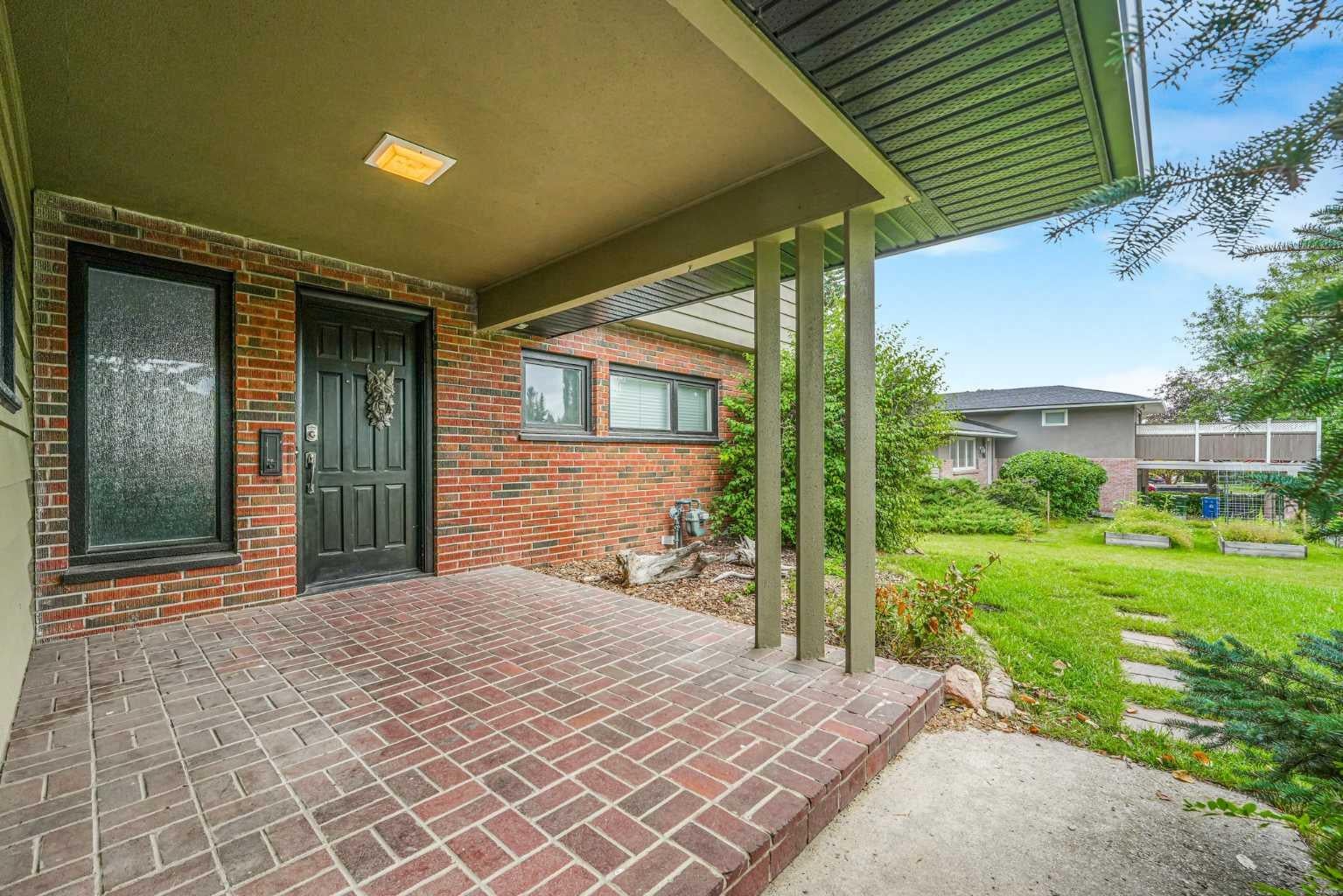 2404 Sovereign Crescent SW