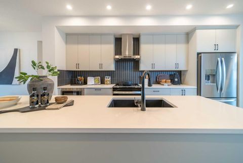 42 Creekview Avenue SW Calgary AB T2X 6M1