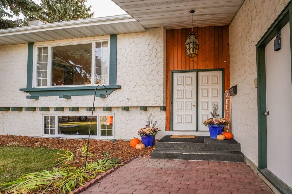 Photo of 20 Allsop Close, Red Deer, AB T4R 1A3 (MLS # A2266978)