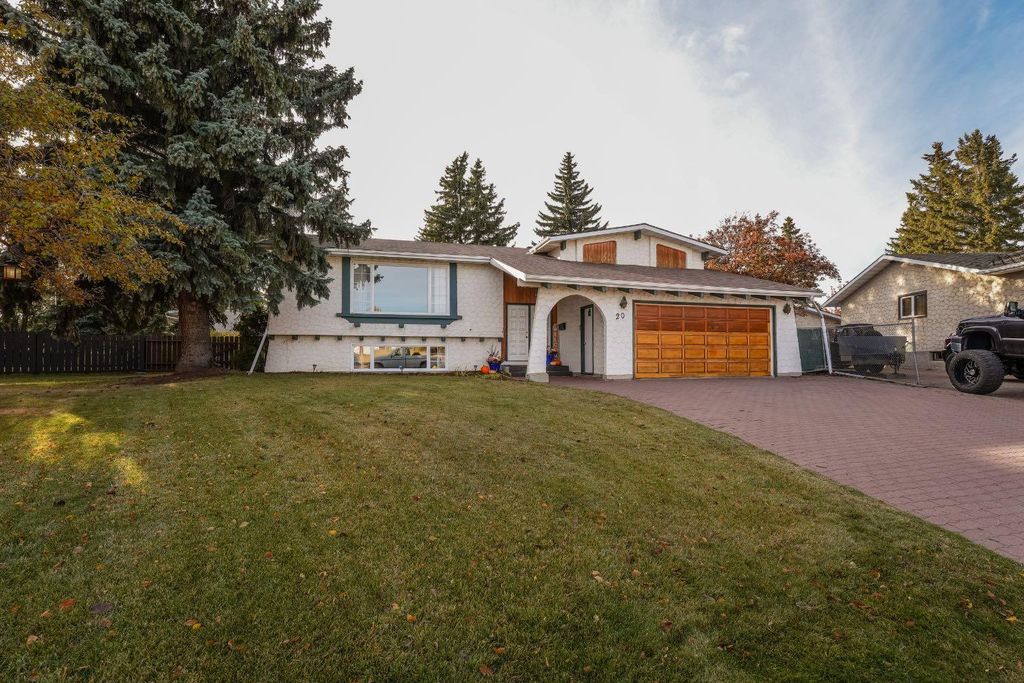 Photo of 20 Allsop Close, Red Deer, AB T4R 1A3 (MLS # A2266978)