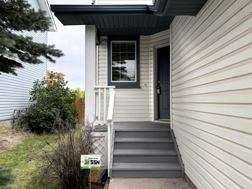 Photo of 73 Rocky Ridge Heath NW, Calgary, AB T3G 4Z7 (MLS # A2283247)