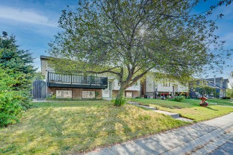 Photo of 4764 Rundlewood Drive NE, Calgary, AB T1Y 2P1 (MLS # A2290683)