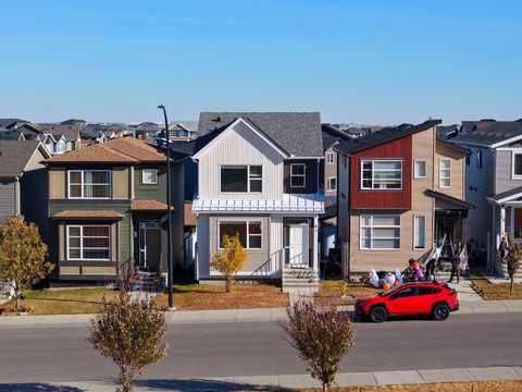 36 Howse Drive NE Calgary AB T3P 0V4