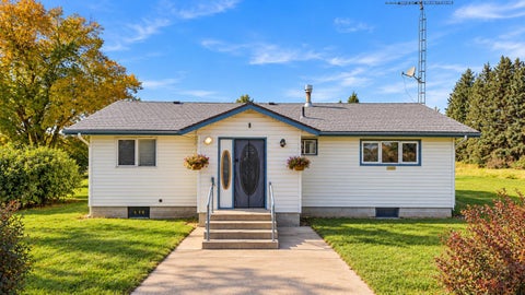 Photo of 432017 Range Road 254, Rural Ponoka County, AB T4J 1E2 (MLS # A2349944)