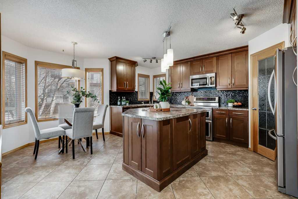 168 Fairways Drive NW