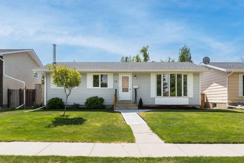 Photo of 16 Simon Fraser Boulevard W, Lethbridge, AB T1K 4L4 (MLS # A2314901)