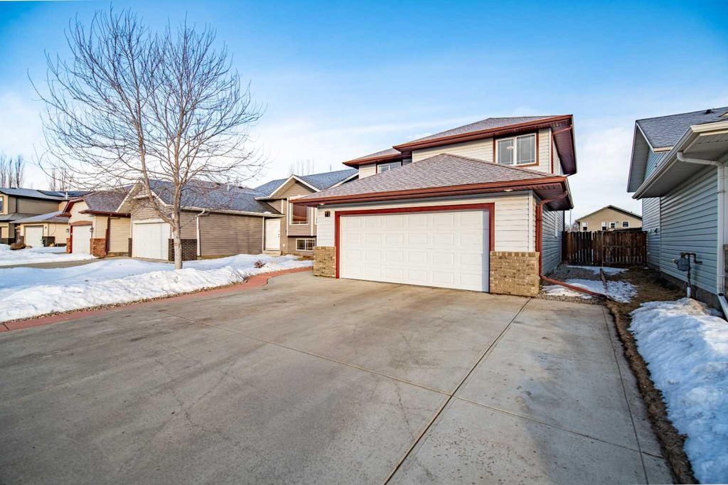 Photo of 71 Kind Close, Red Deer, AB T4P 0A6 (MLS # A2291875)