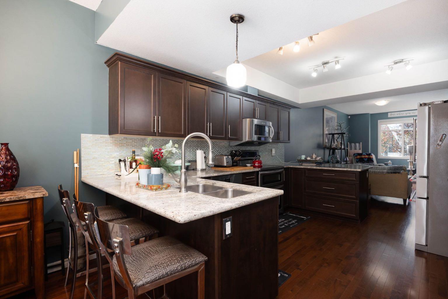 136 Fontaine Crescent 12