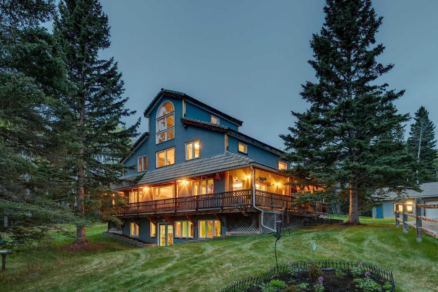 7 Aspen Creek Drive