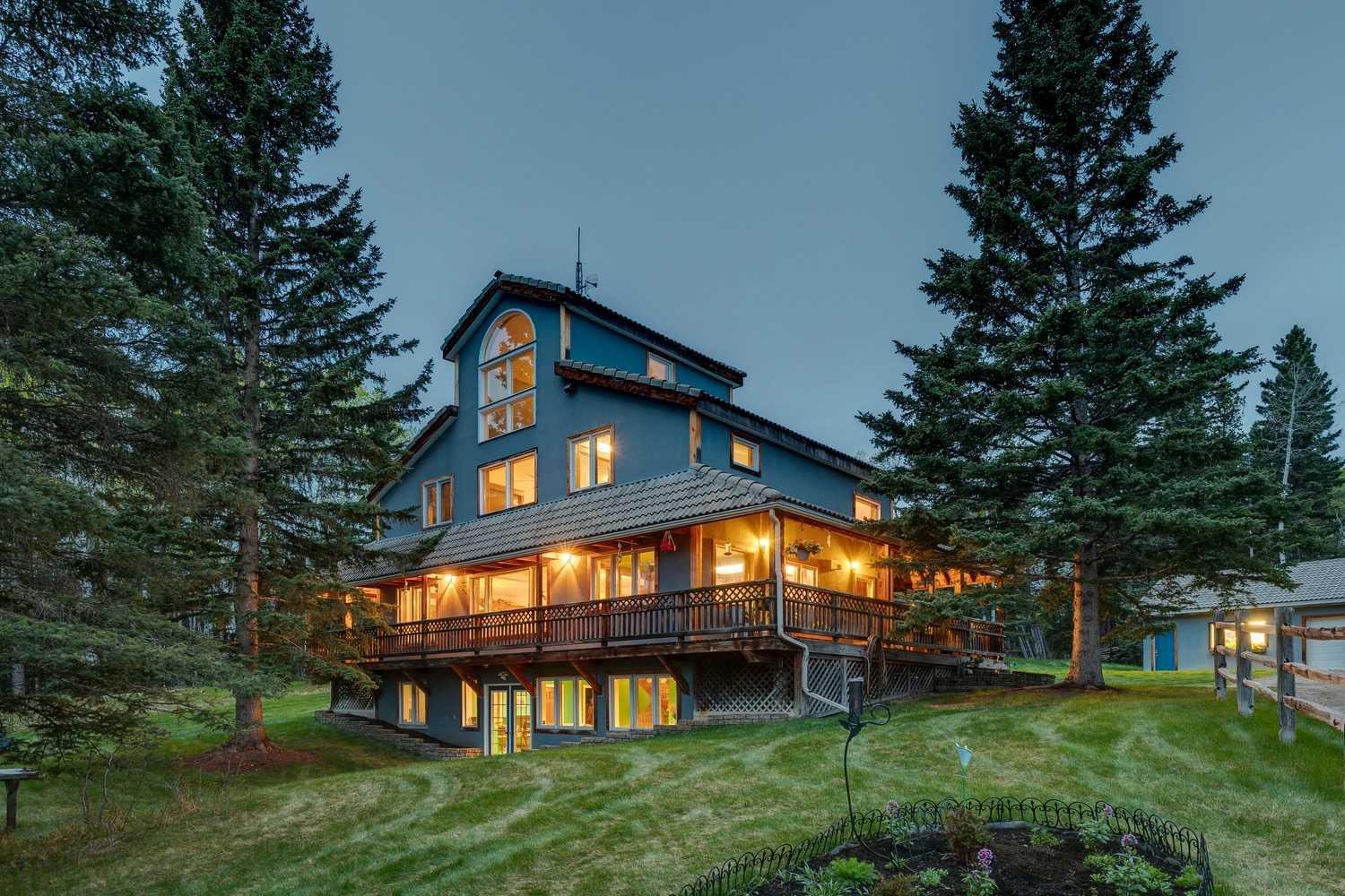 7 Aspen Creek Drive