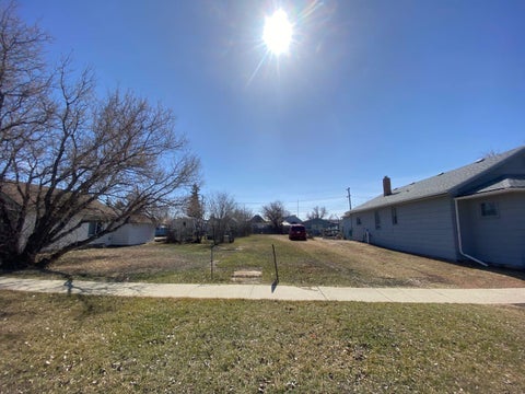 Photo of 203 2 Avenue E, Hanna, AB T0J 1P0 (MLS # A2210639)