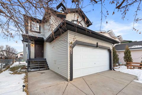 61 Applemont Place SE Calgary AB T2P 0X2