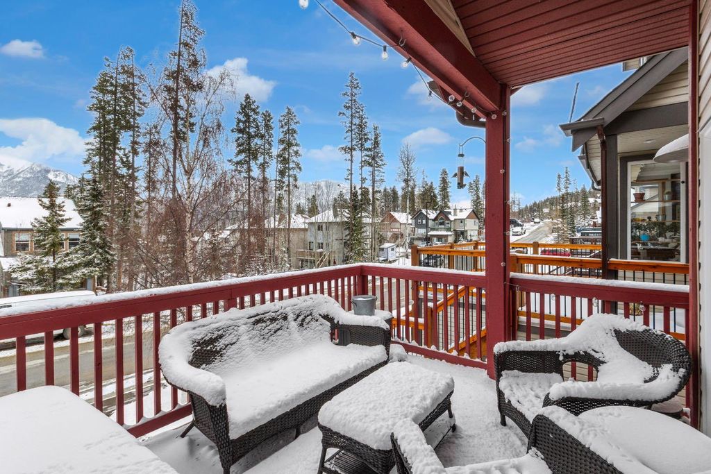 Photo of 931 Wilson Way, Canmore, AB T1W 2Y9 (MLS # A2303769)