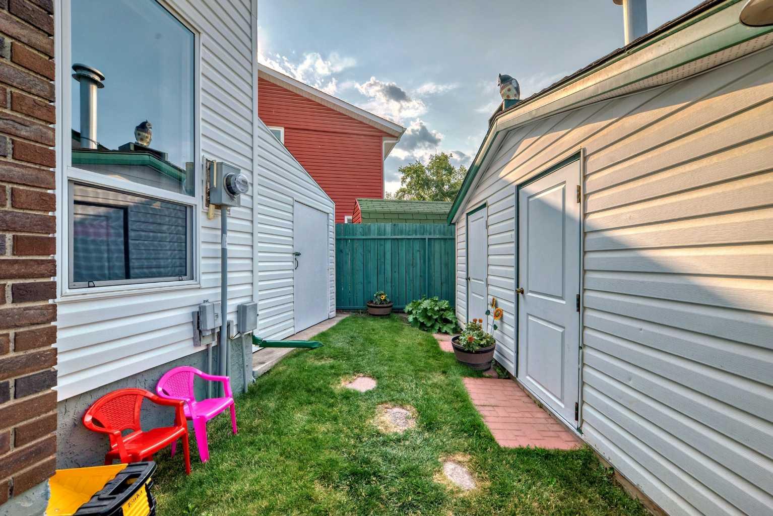 420 Whitehorn Place NE