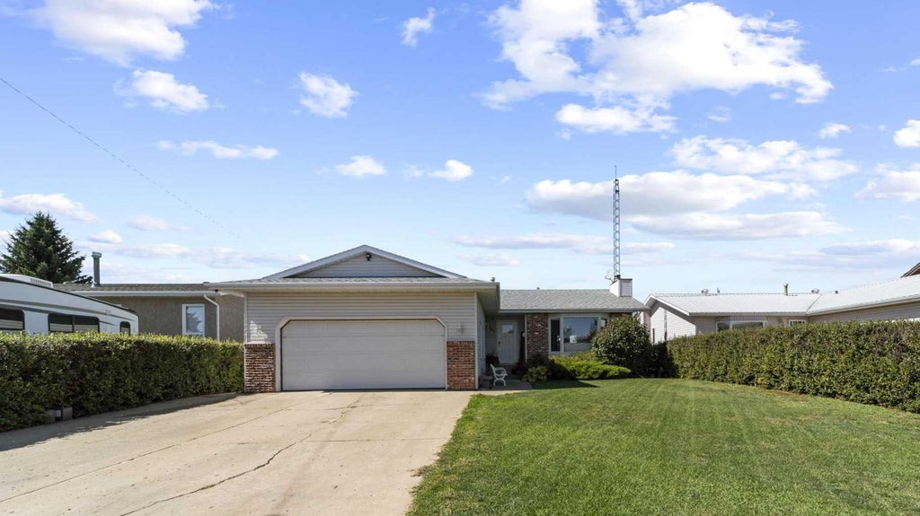 Photo of 4908 56 Street W, Forestburg, AB T0B 1N0 (MLS # A2342082)