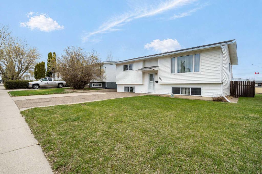 Photo of 721 6 Street SE, Redcliff, AB T0J 2P0 (MLS # A2303834)