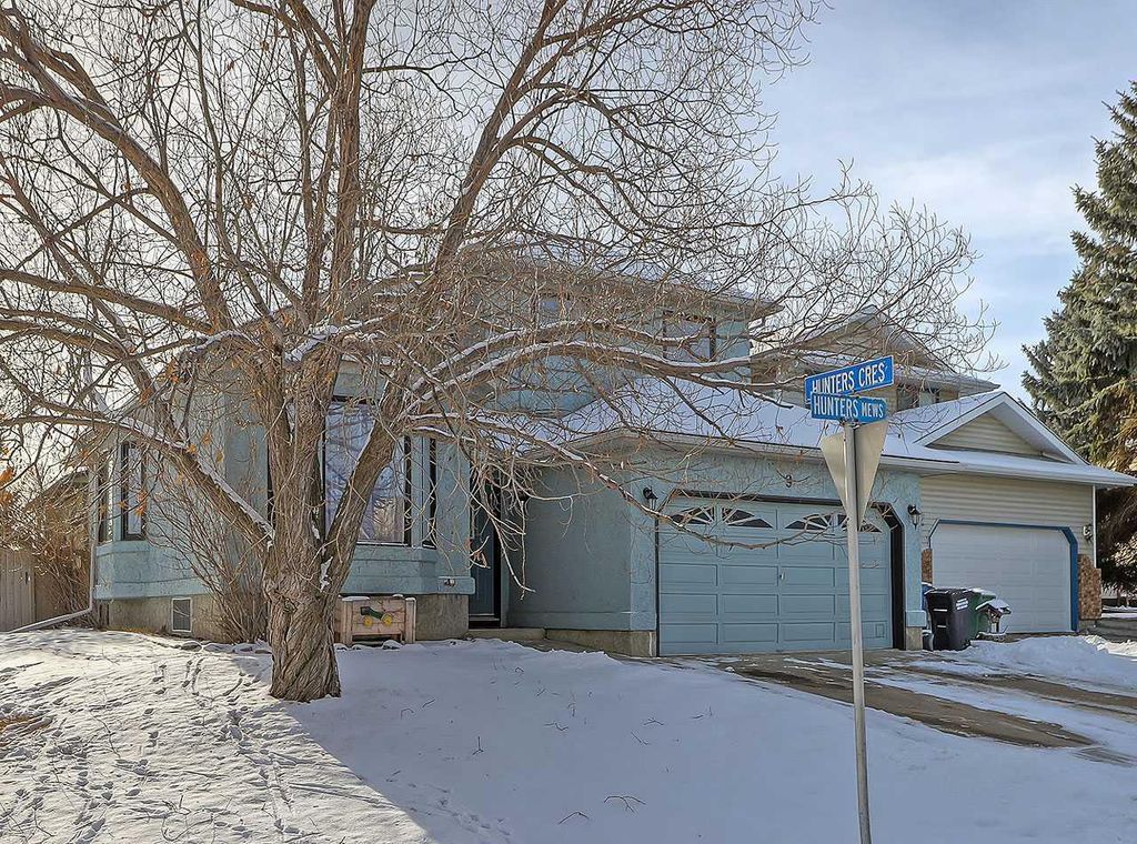 Photo of 9 Hunters Mews, Okotoks, AB T1S 1M2 (MLS # A2282625)
