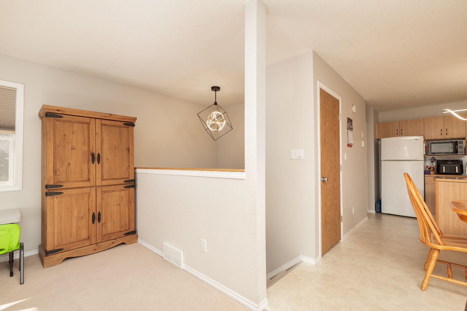 11 Highlands Place W 3