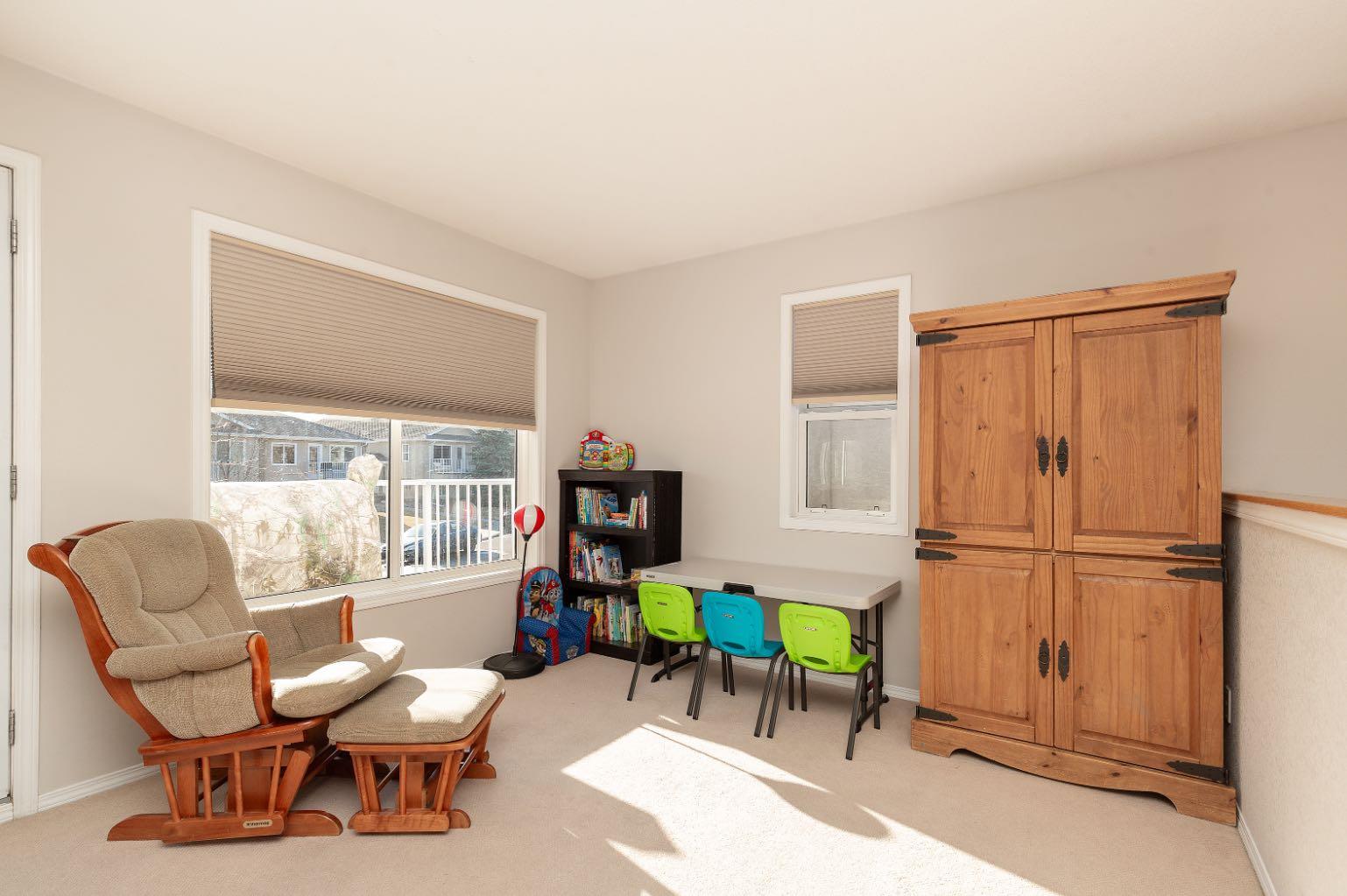 11 Highlands Place W 3