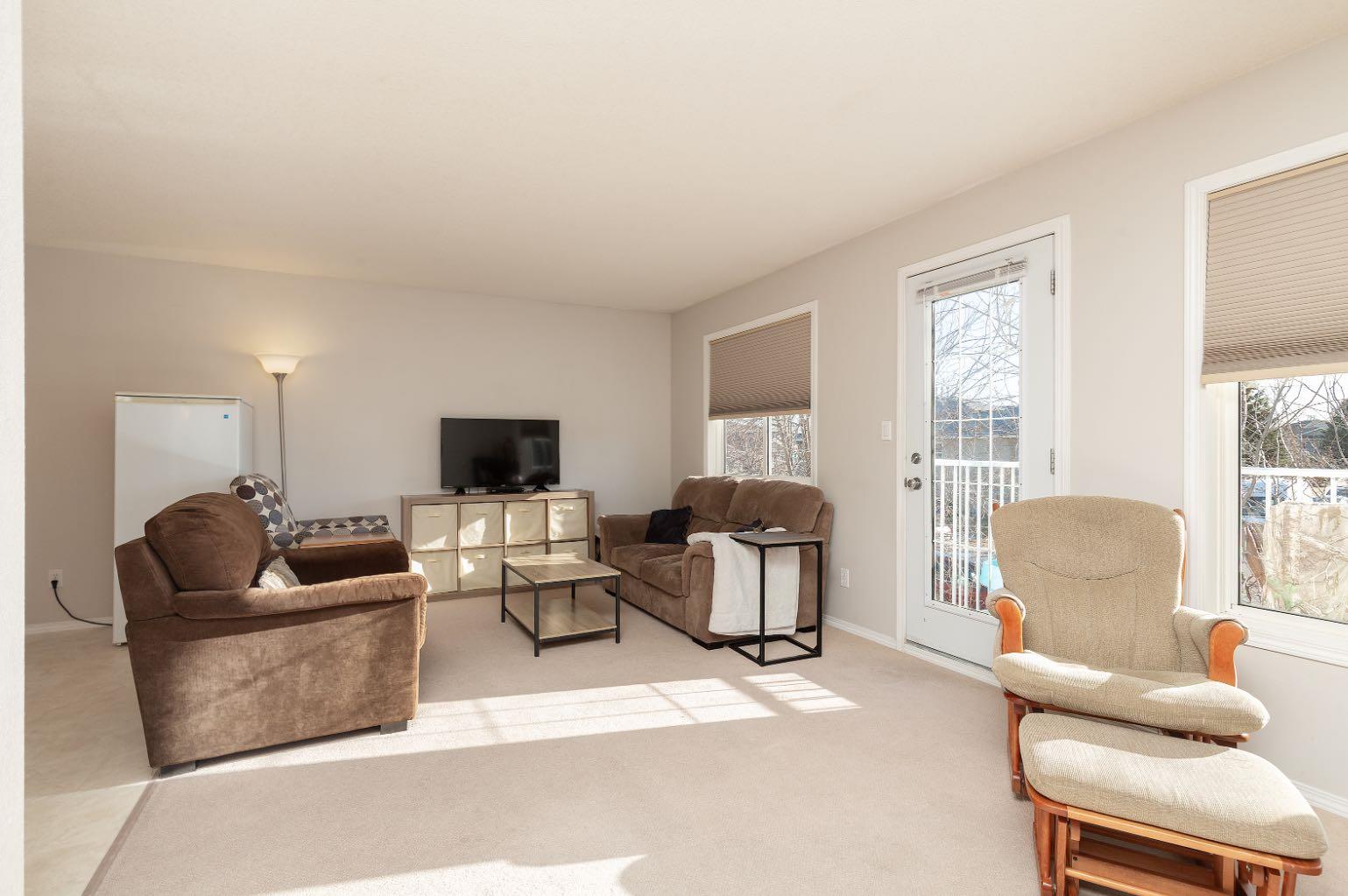 11 Highlands Place W 3