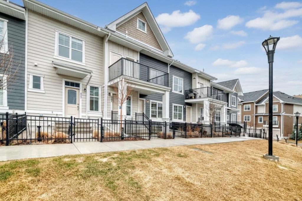 Photo of 647 Cranbrook Walk SE, Calgary, AB T3M 2V5 (MLS # A2301049)