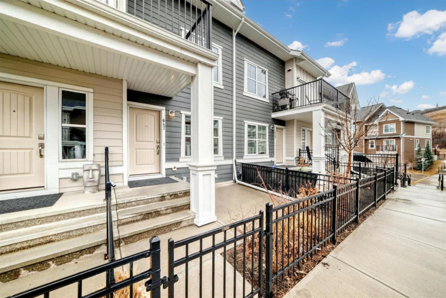 647 Cranbrook Walk SE