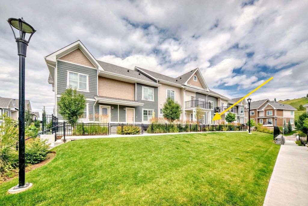 Photo of 647 Cranbrook Walk SE, Calgary, AB T3M 2V5 (MLS # A2301049)