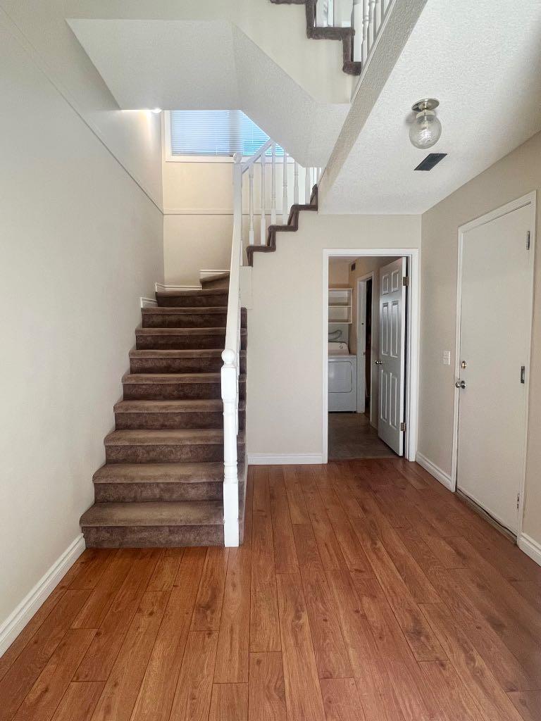 93 Coachway Gardens SW