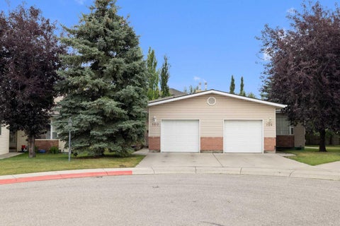 Photo of 100 Dovista Court SE, Calgary, AB T2B 3P4 (MLS # A2337638)
