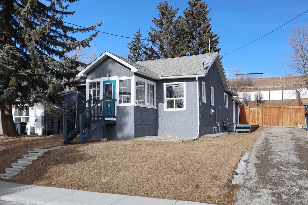 Photo of 18 Maple Street, Okotoks, AB T1S 1J6 (MLS # A2284740)