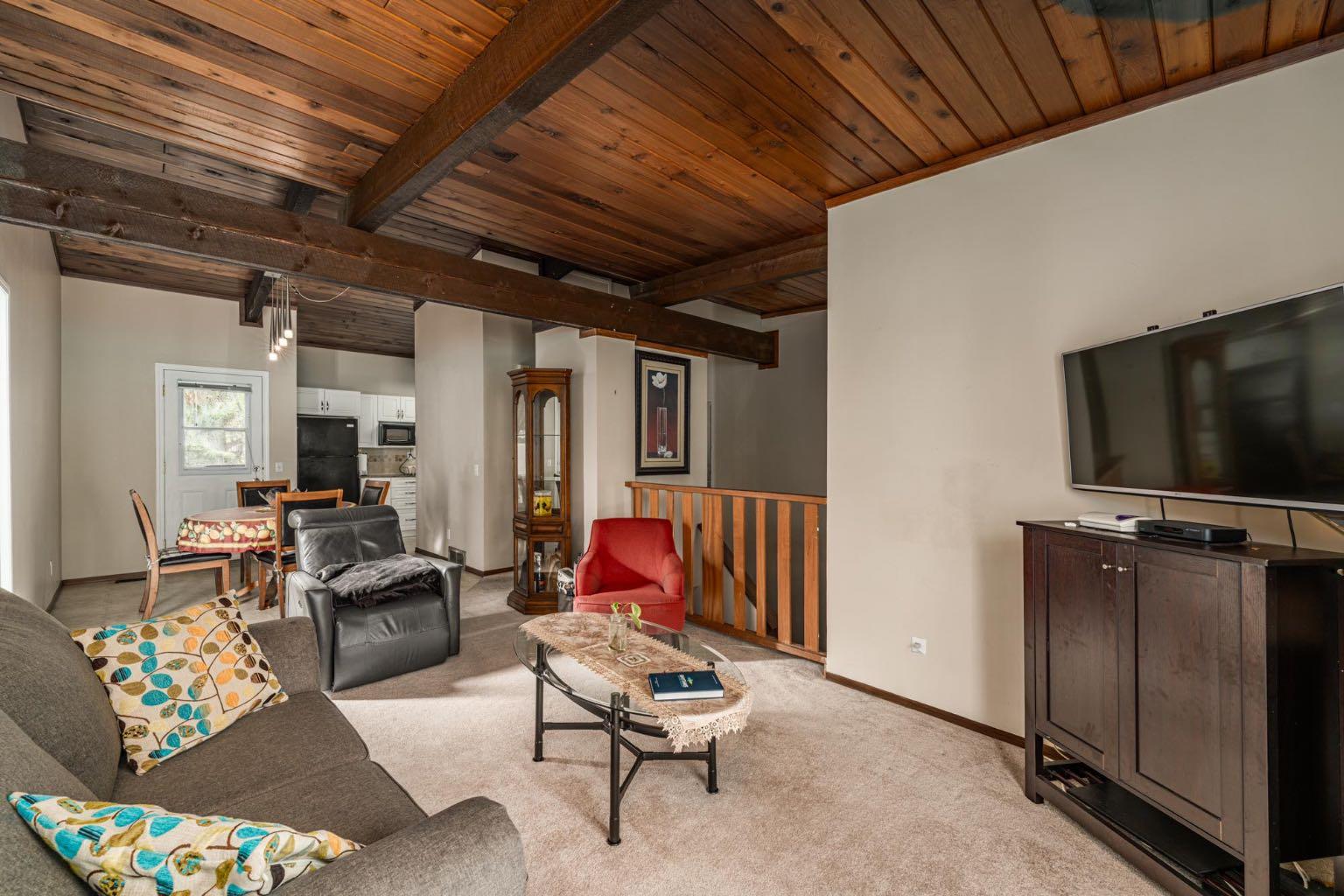 125 Oaktree Lane SW