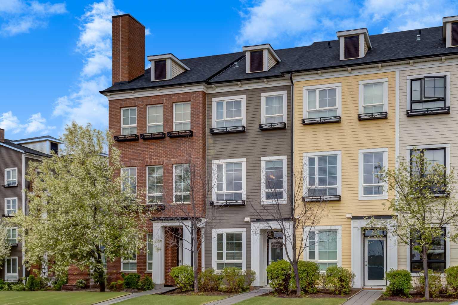 215 Copperpond Common SE